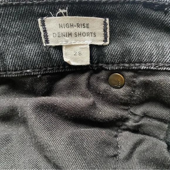 Madewell High-Rise Denim Shorts in Lunar Wash - Picture 9 of 12